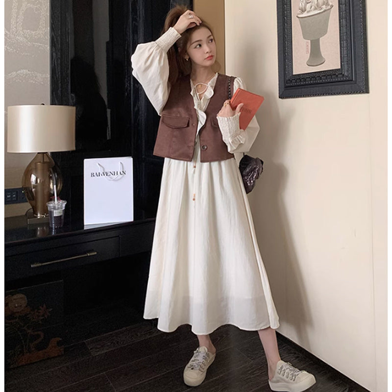 ショートスウェードベスト×フリルVネックワンピース