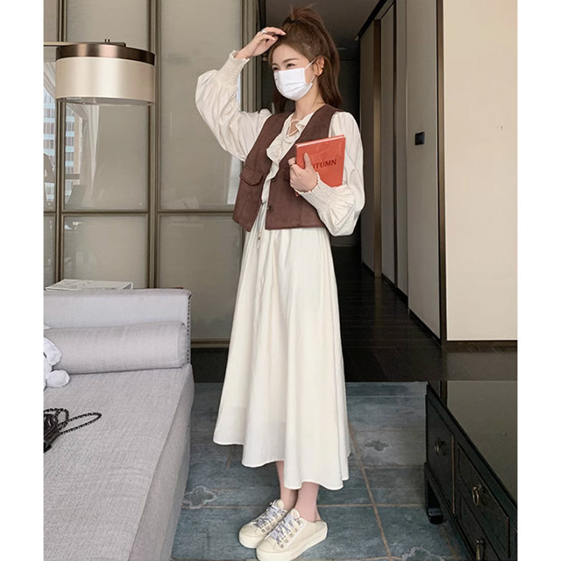 ショートスウェードベスト×フリルVネックワンピース