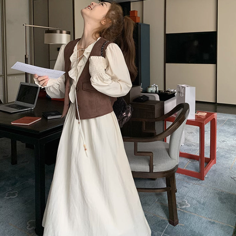 ショートスウェードベスト×フリルVネックワンピース