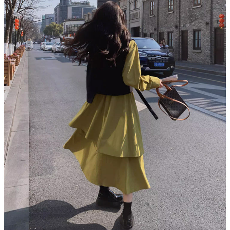 サイドベルトベスト×アシンメトリーフレアワンピース