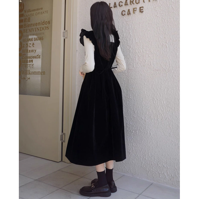 ショルダーフリルブラックベロアワンピース