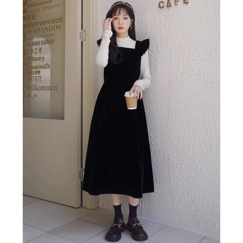 ショルダーフリルブラックベロアワンピース