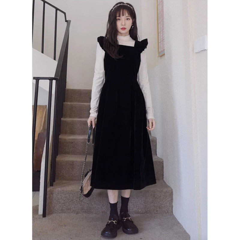 ショルダーフリルブラックベロアワンピース