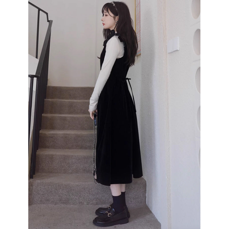 ショルダーフリルブラックベロアワンピース