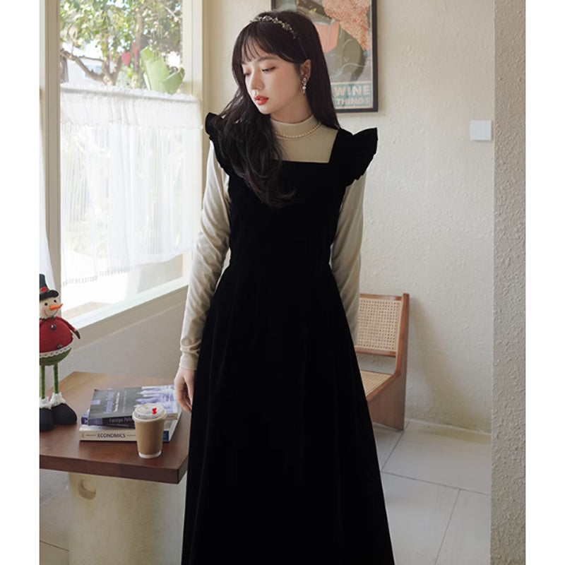 ショルダーフリルブラックベロアワンピース