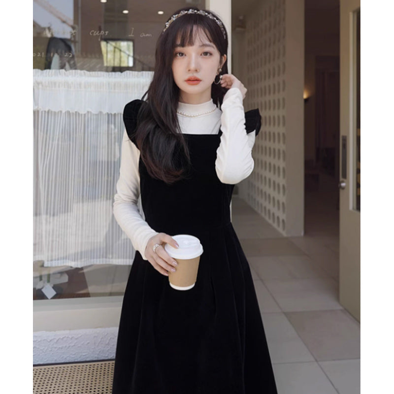 ショルダーフリルブラックベロアワンピース