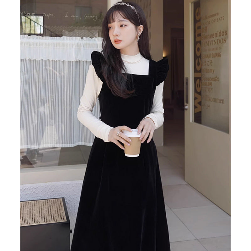 ショルダーフリルブラックベロアワンピース