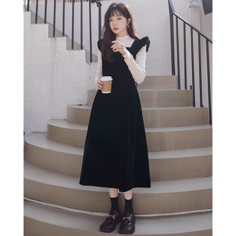 ショルダーフリルブラックベロアワンピース