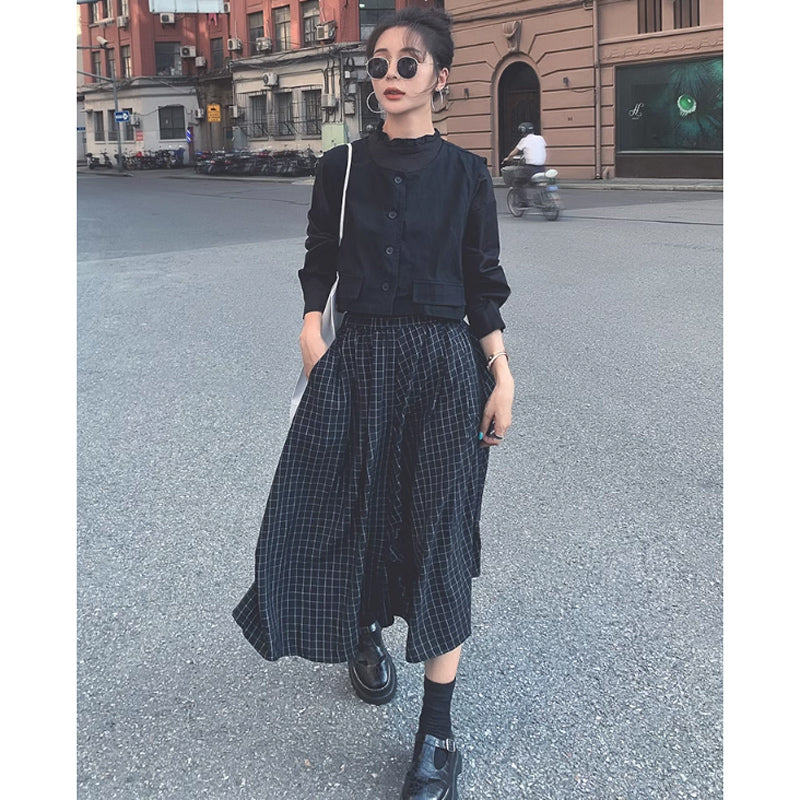 スタンドカラーブラウス×ベスト×ブラックチェックスカート