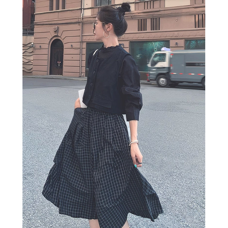 スタンドカラーブラウス×ベスト×ブラックチェックスカート