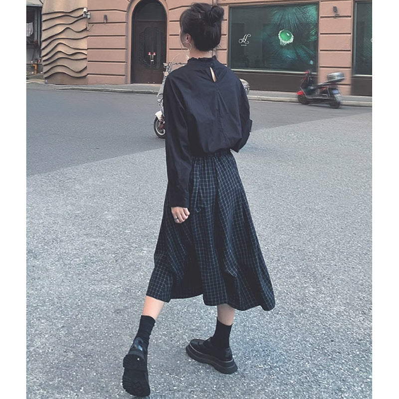 スタンドカラーブラウス×ベスト×ブラックチェックスカート