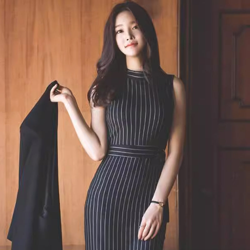 スリットジャケット×ノースリーブタイトワンピース