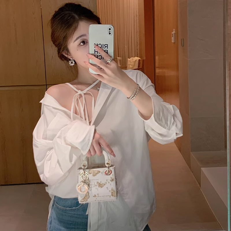 リボンストラップホワイトブラウス