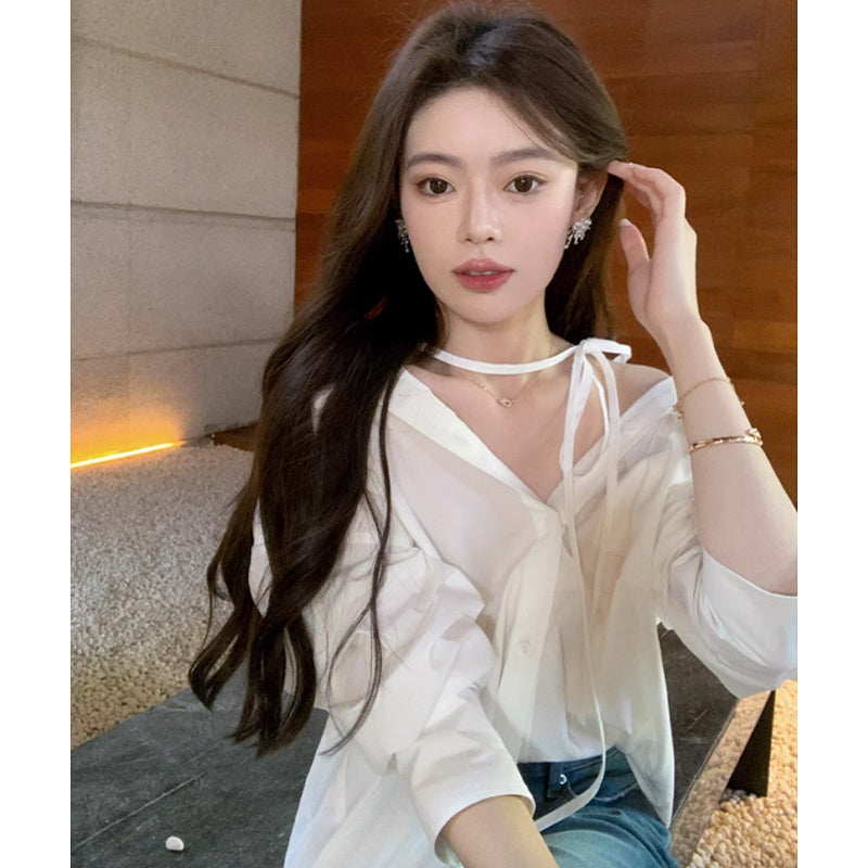 リボンストラップホワイトブラウス