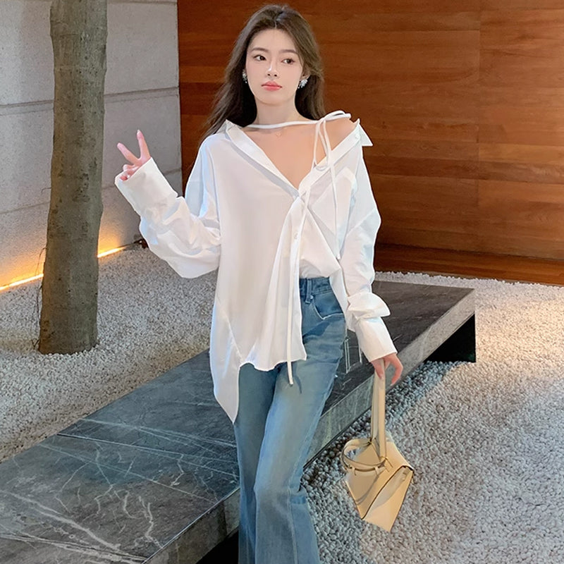 リボンストラップホワイトブラウス