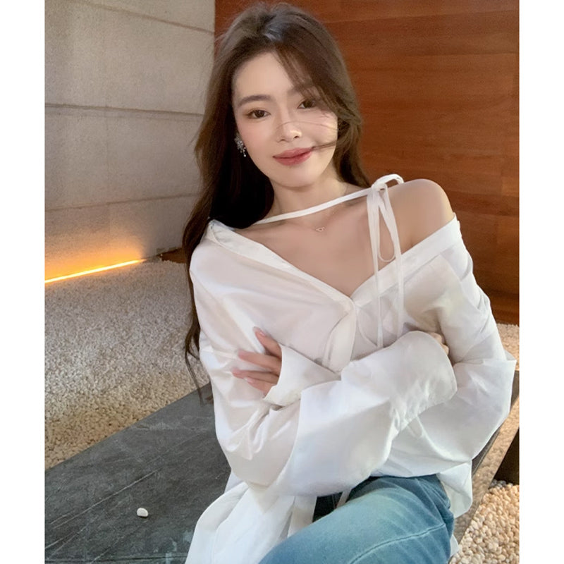 リボンストラップホワイトブラウス