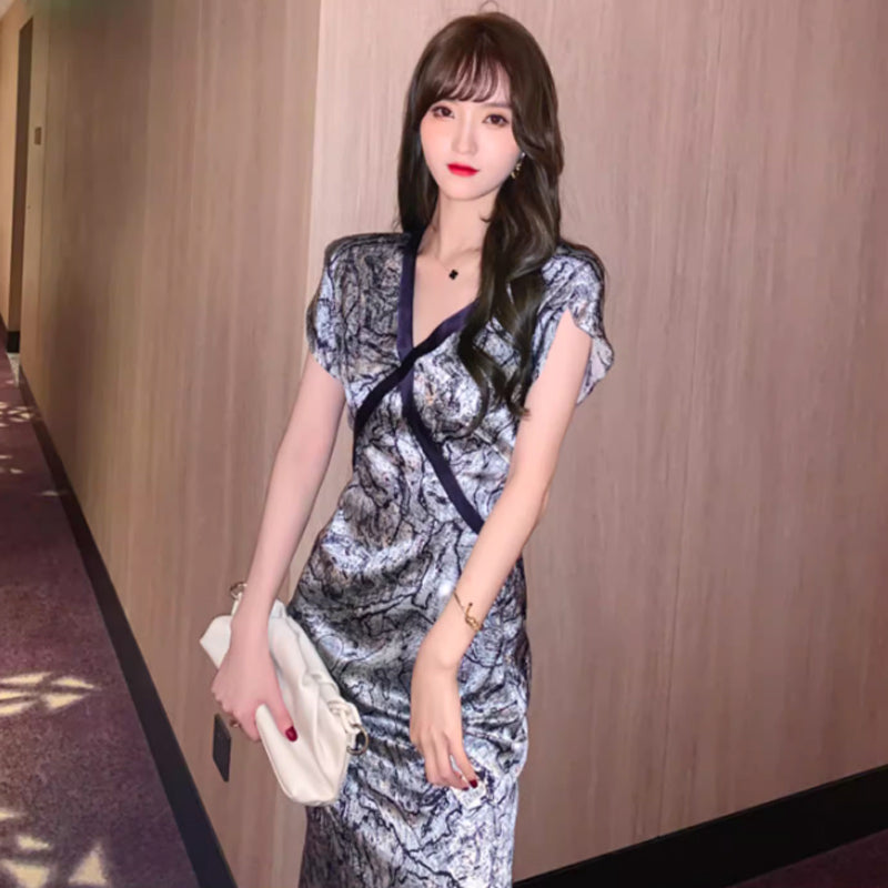 Vネックフリルスリーブワンピース