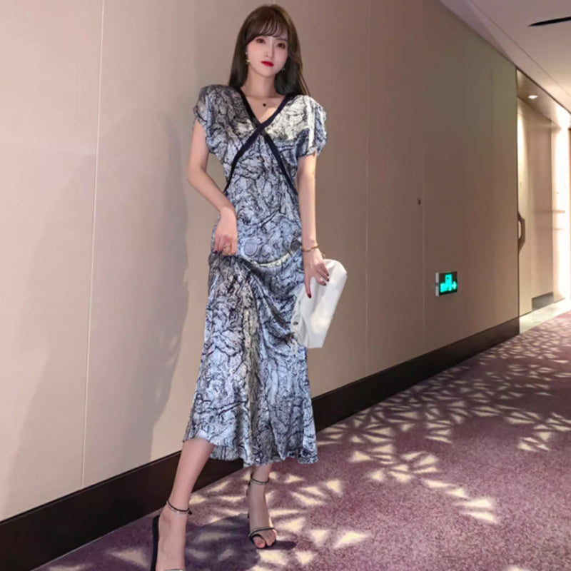 Vネックフリルスリーブワンピース