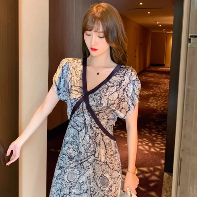 Vネックフリルスリーブワンピース