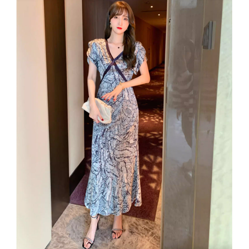 Vネックフリルスリーブワンピース