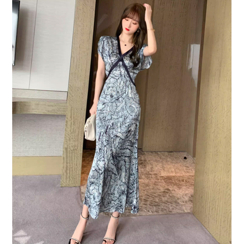 Vネックフリルスリーブワンピース