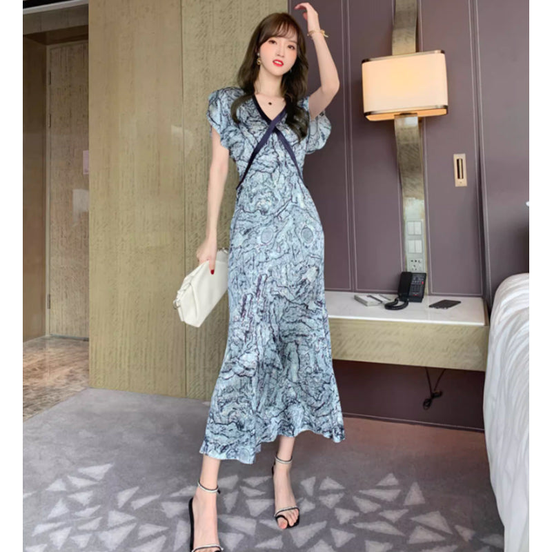 Vネックフリルスリーブワンピース