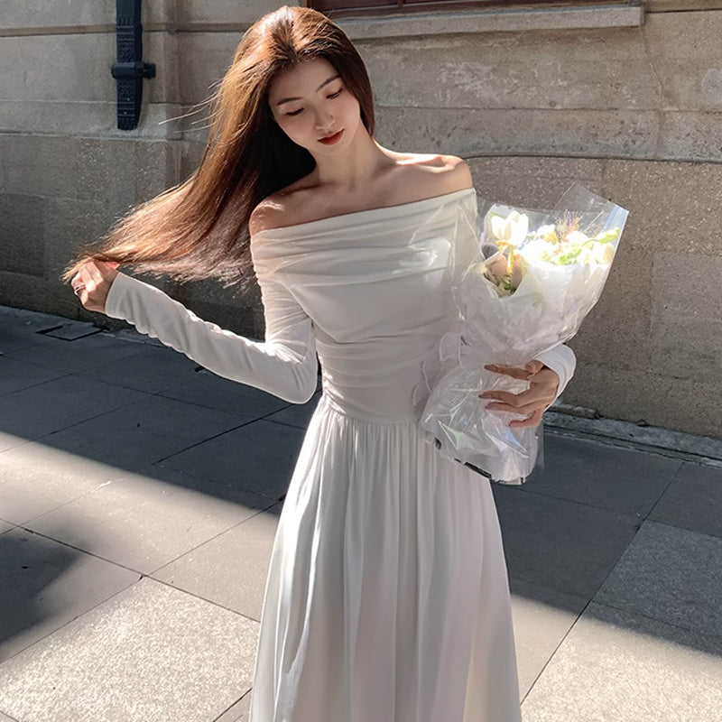 オフショルダーホワイトワンピース