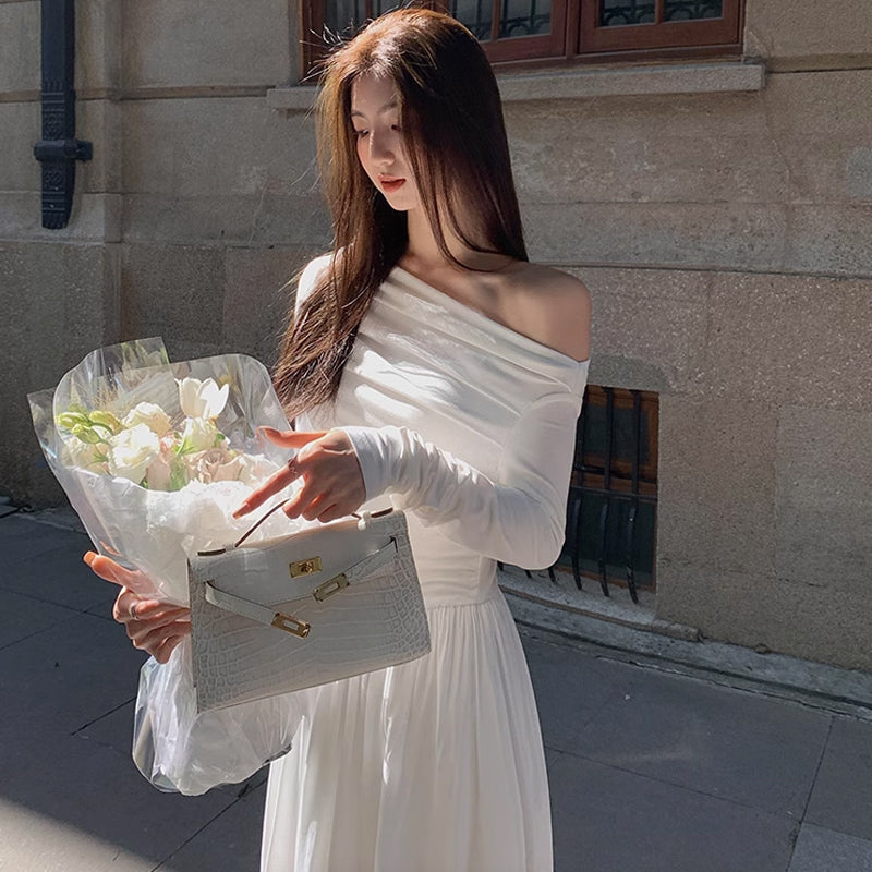 オフショルダーホワイトワンピース