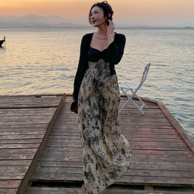 ブラックカーディガン×シックフラワーワンピース