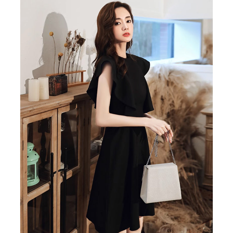 フリルスリーブブラックワンピース