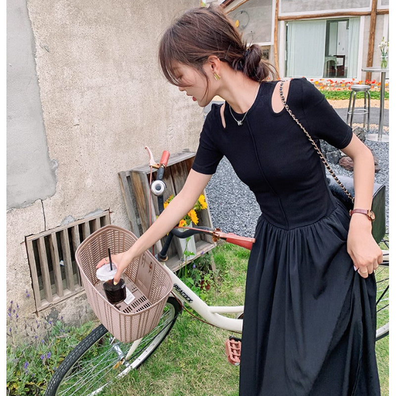ショルダーカットブラックフレアワンピース