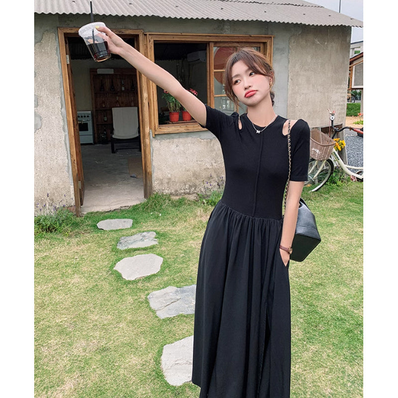 ショルダーカットブラックフレアワンピース