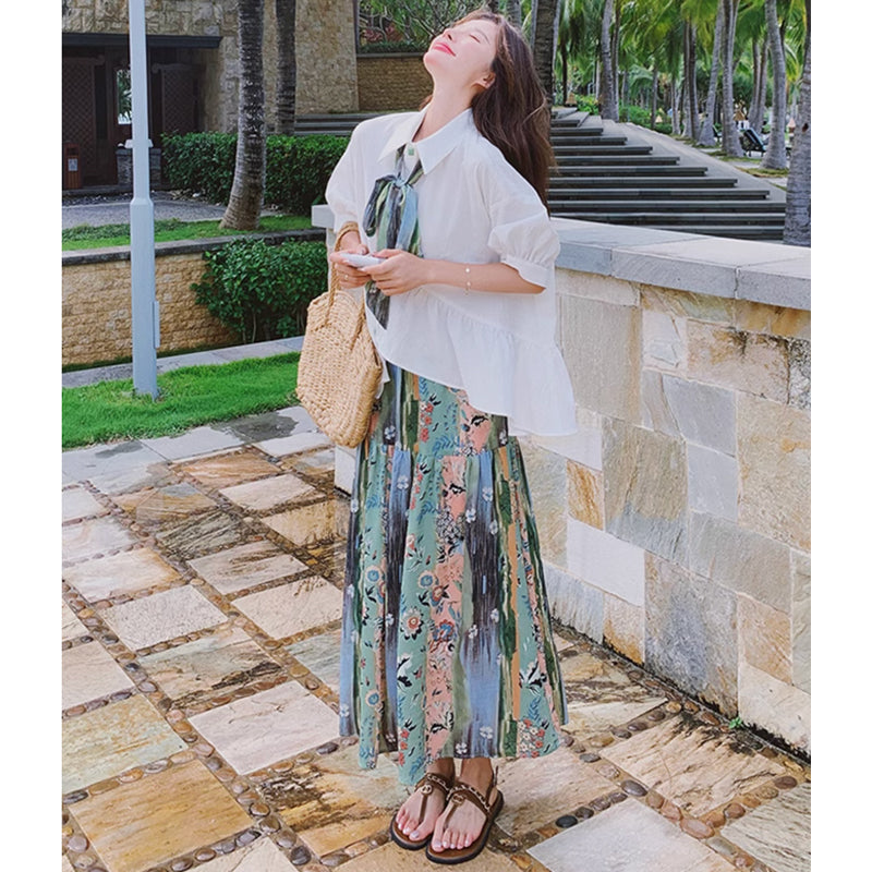 裾フレアブラウス×ボタニカルロングスカート