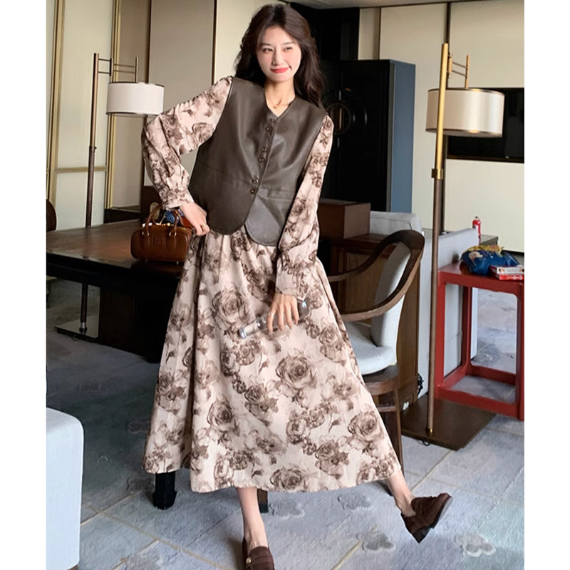 レザーベスト×ローズワンピース