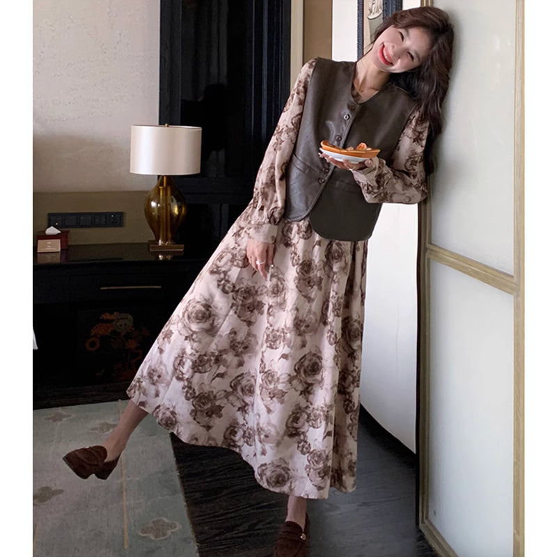 レザーベスト×ローズワンピース