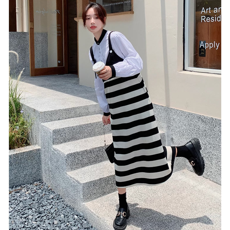 モノトーンブラウス×ボーダーサロペットスカート