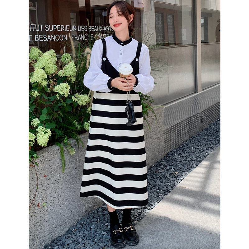 モノトーンブラウス×ボーダーサロペットスカート