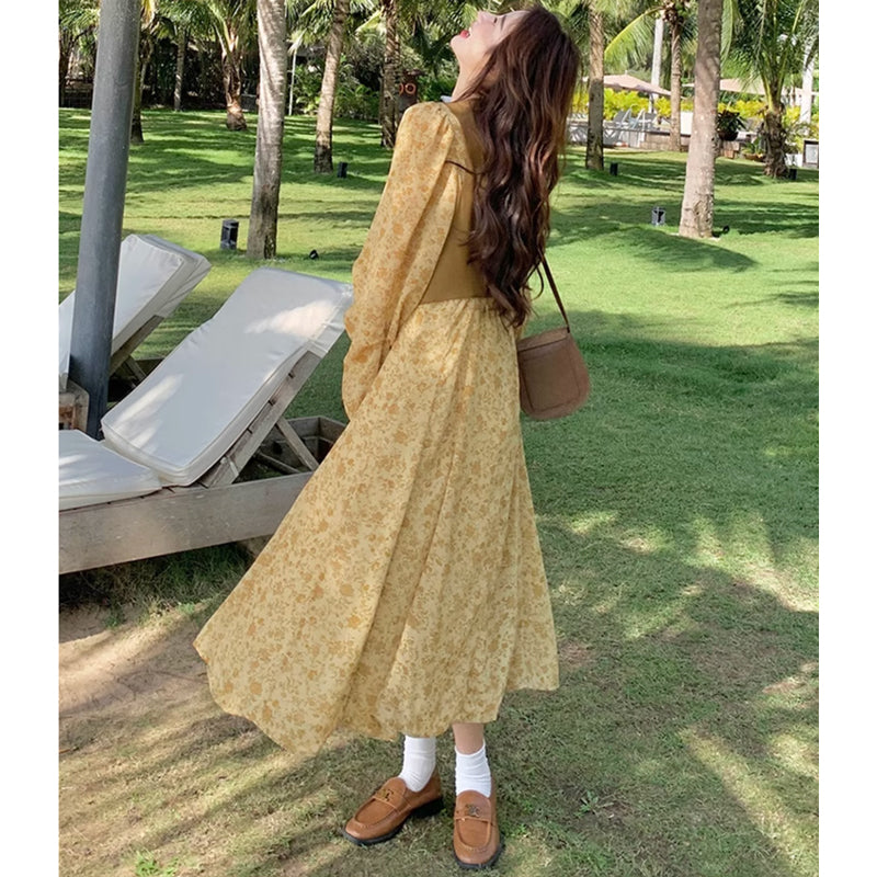 ブラウンベスト×Vネックシフォンワンピース