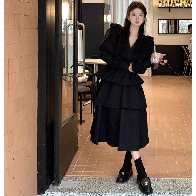 Vネックブラックフリルワンピース