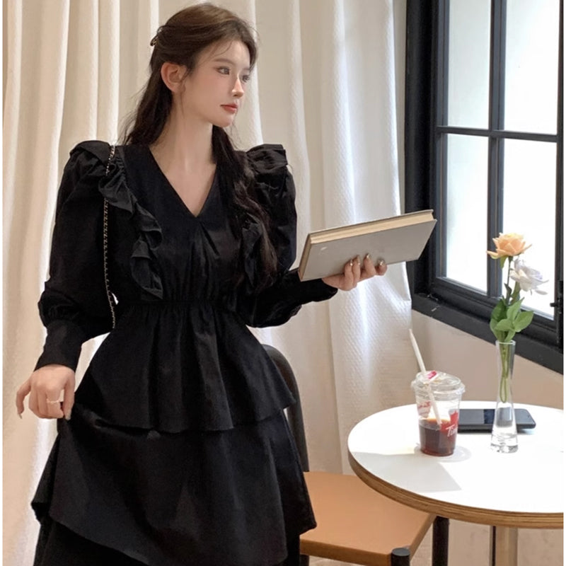 Vネックブラックフリルワンピース