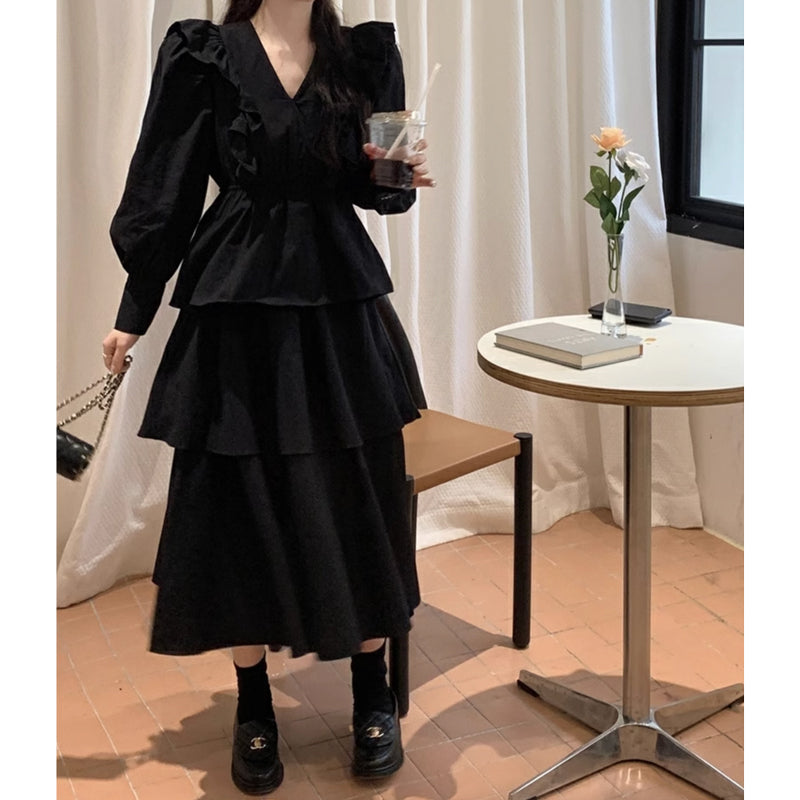 Vネックブラックフリルワンピース
