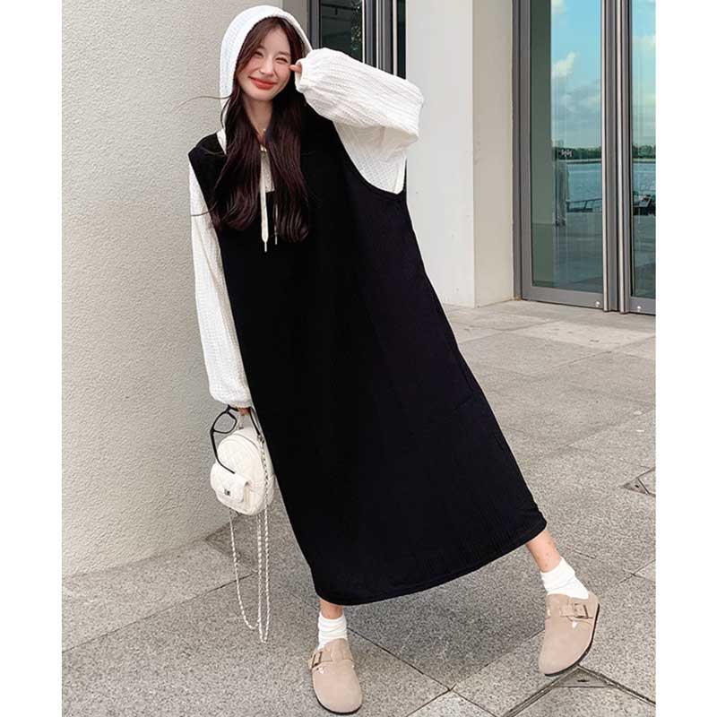 フード付きブラウス×ノースリーブワンピース