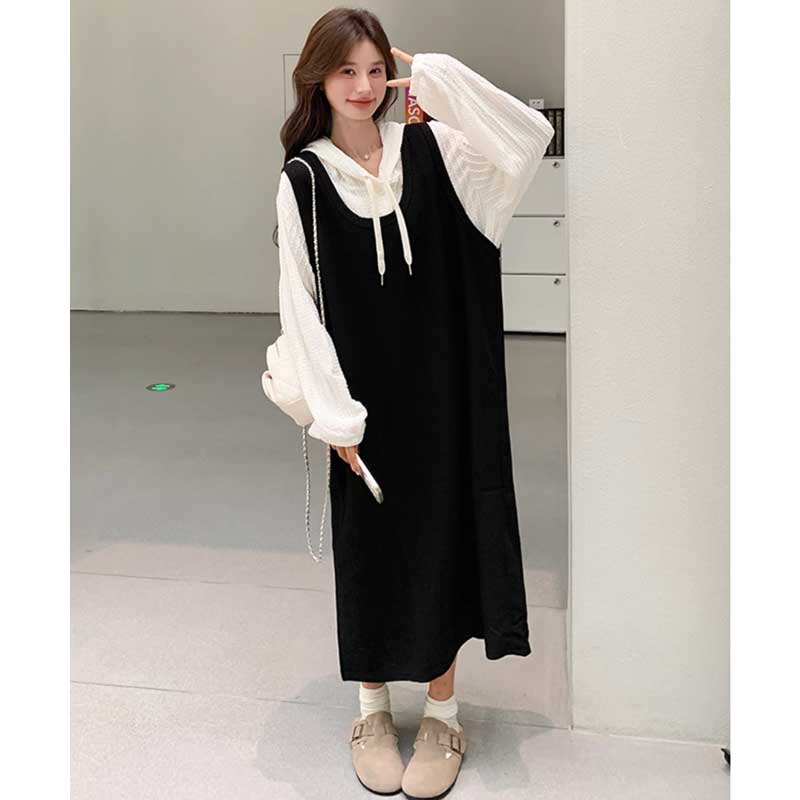 フード付きブラウス×ノースリーブワンピース