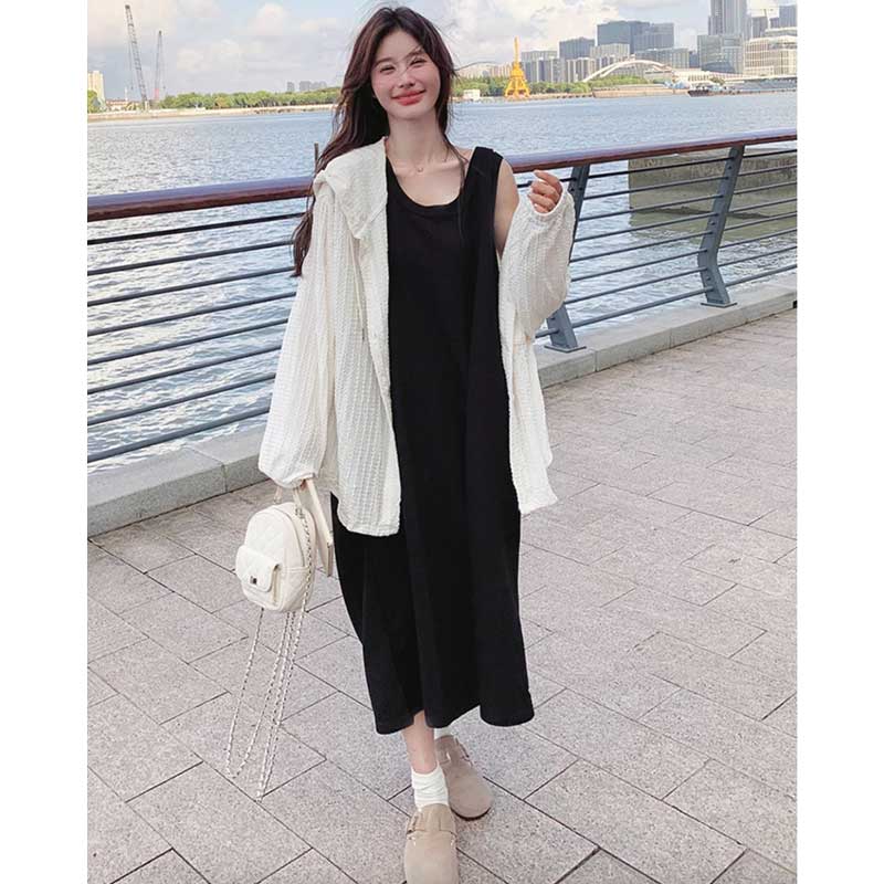 フード付きブラウス×ノースリーブワンピース