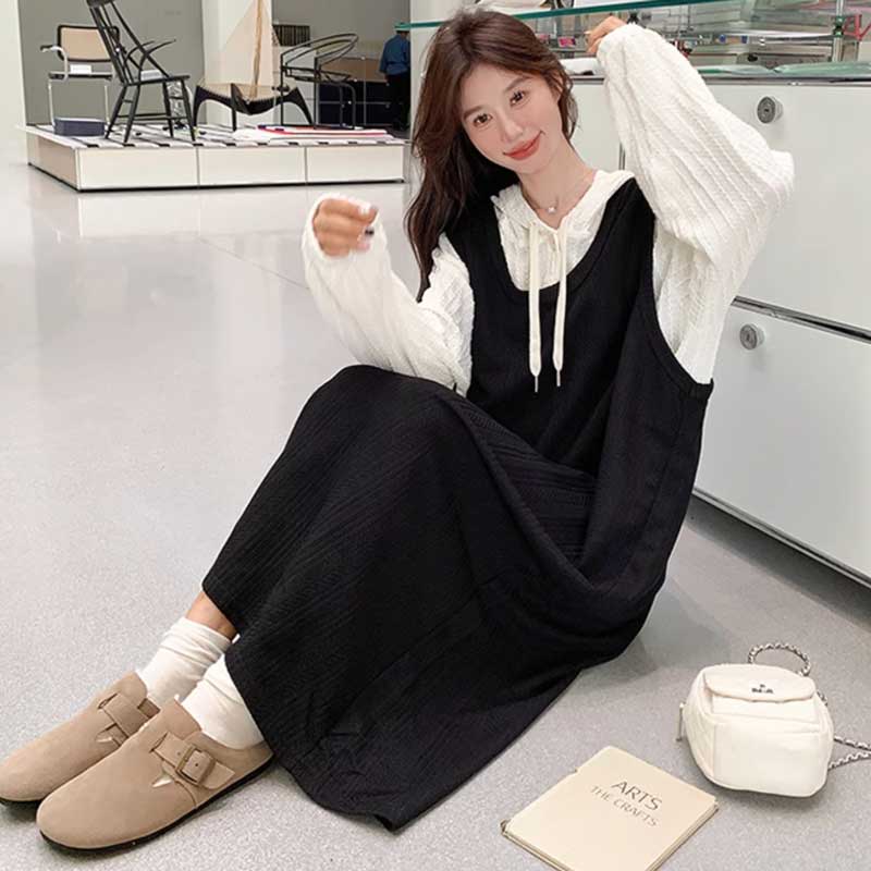 フード付きブラウス×ノースリーブワンピース