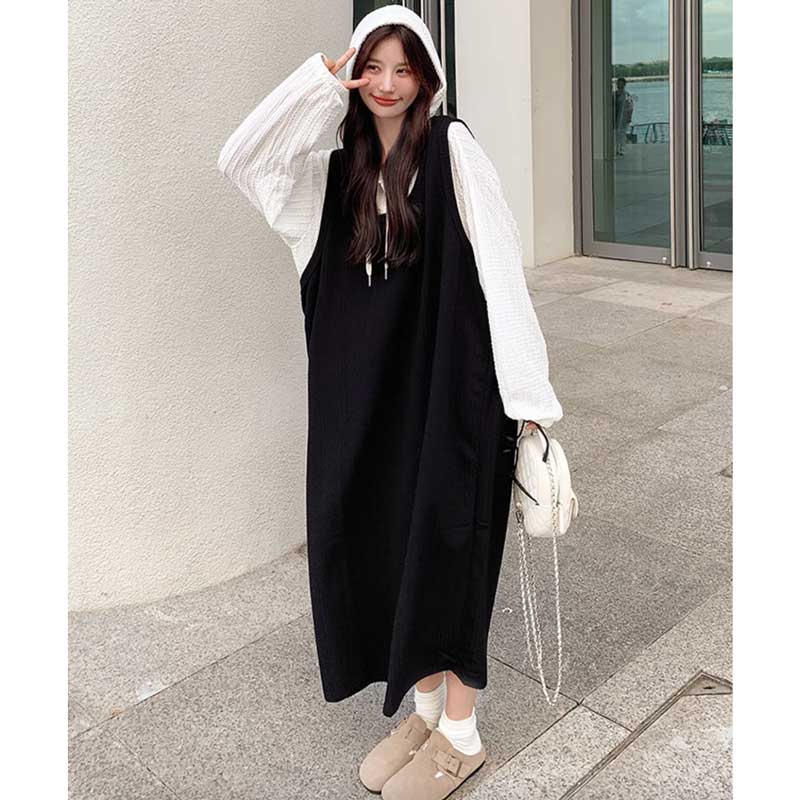 フード付きブラウス×ノースリーブワンピース