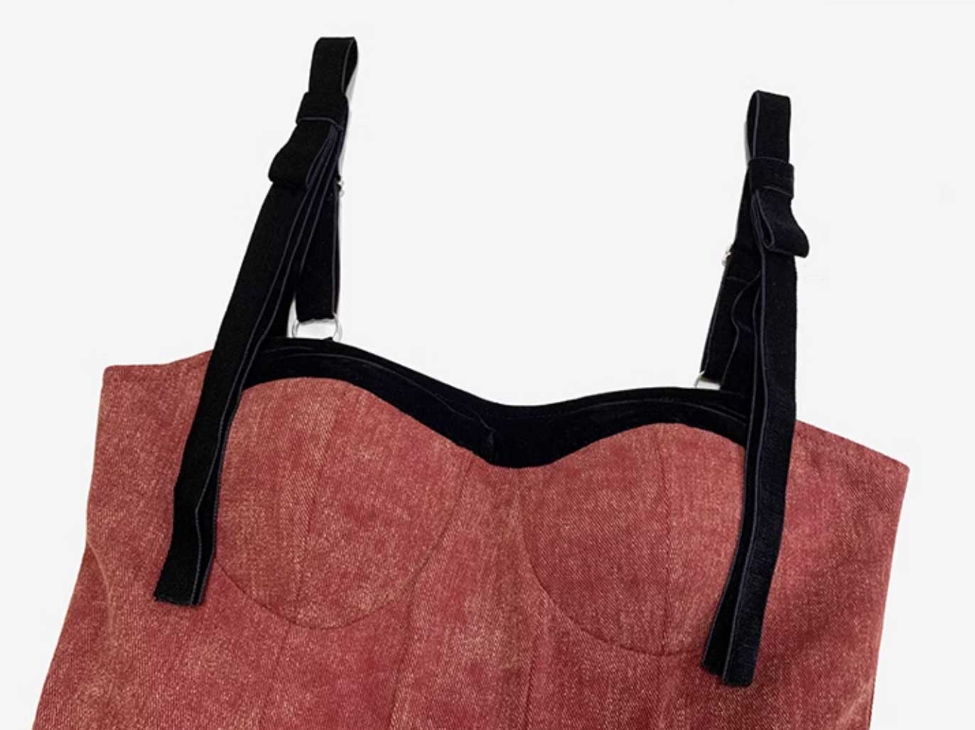 ブラックリボンストラップワンピース