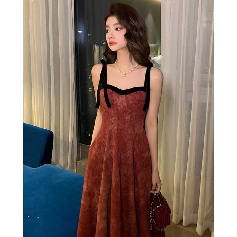 ブラックリボンストラップワンピース