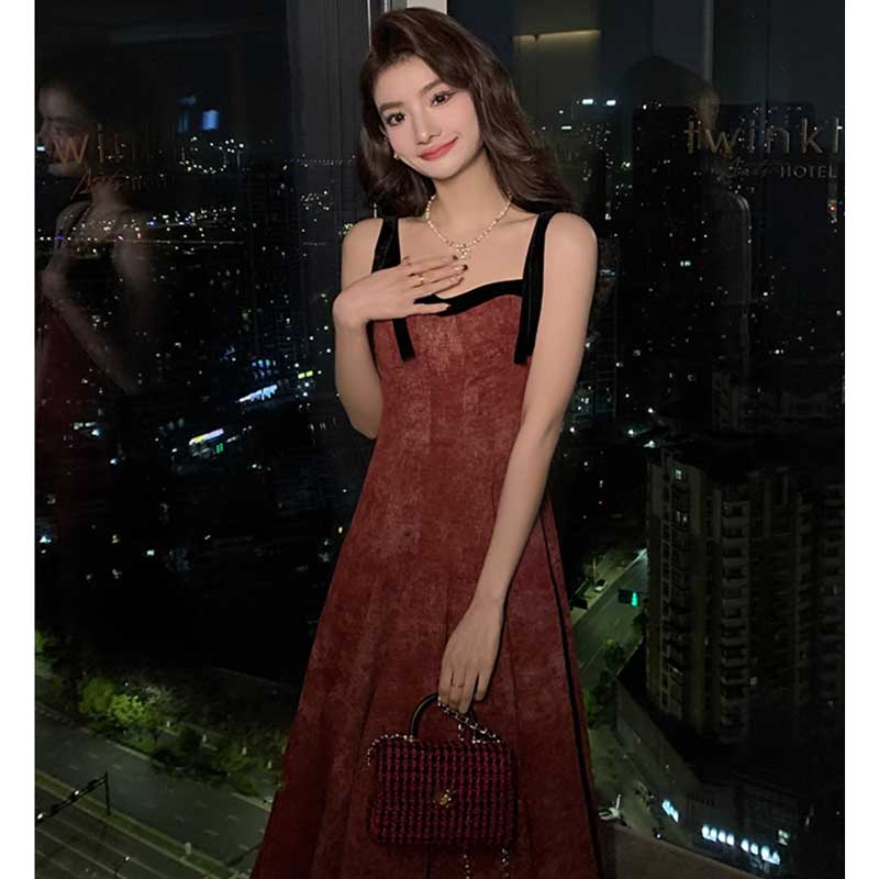 ブラックリボンストラップワンピース