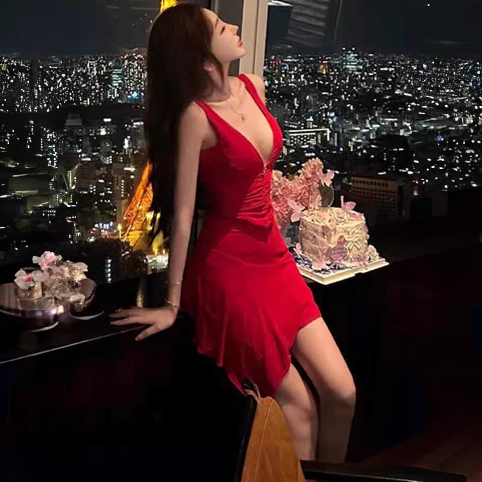 Vネックアシンメトリーワンピース